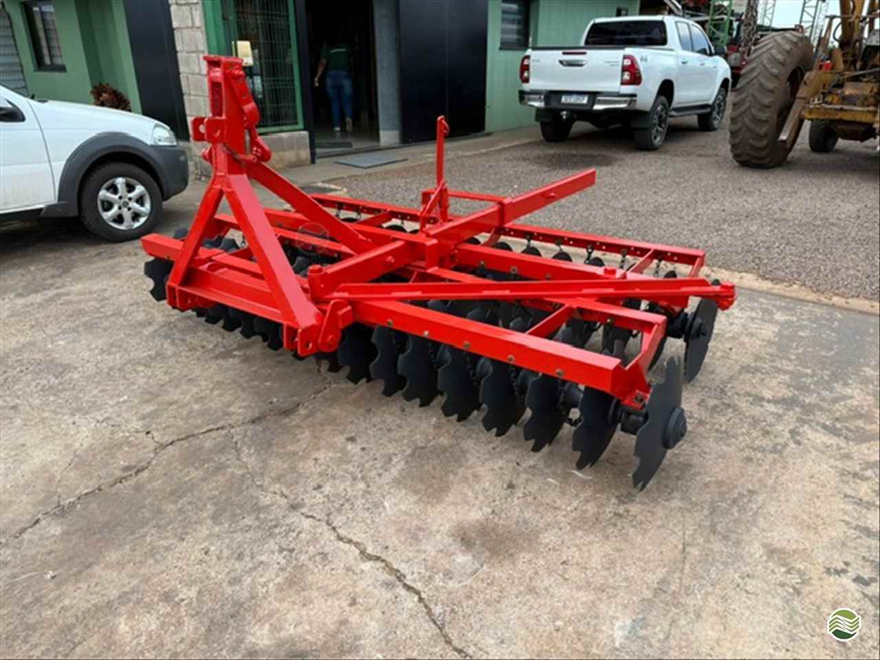 IMPLEMENTOS AGRICOLAS GRADE NIVELADORA NIVELADORA 32 DISCOS Cotramaq Tratores GOIOERE PARANÁ PR
